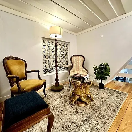 Budget 2 Bed In Bica W Air Con - Belle Epoque Apartment