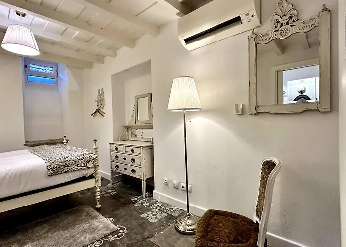 Belle Epoch - 2 Bedroom Апартаменти